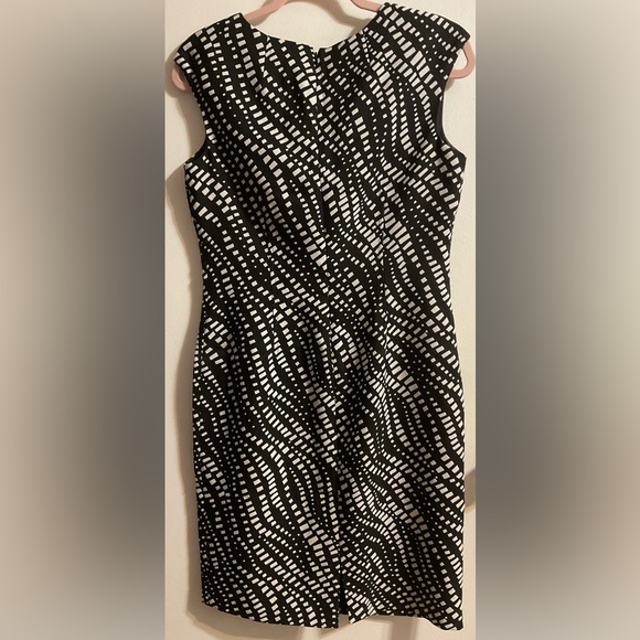 Anne Klein size 8 Women’s Dress - Picture 2 of 4